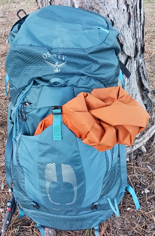 Learn about Backpacks for Backpacking Backpack Shovel Pocket - Osprey Atmos AG 65