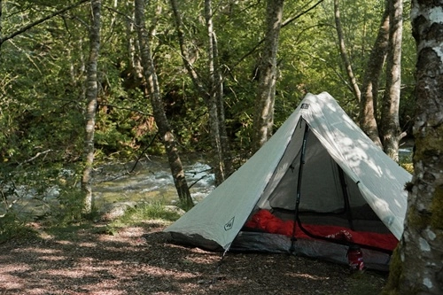 Non-freestanding trekking-pole tent